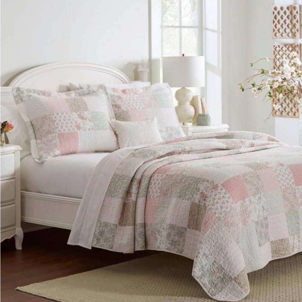 Cottage Chic 🎀 Laura Ashley Celina Patchwork Pink Twin Quilt Set NWT